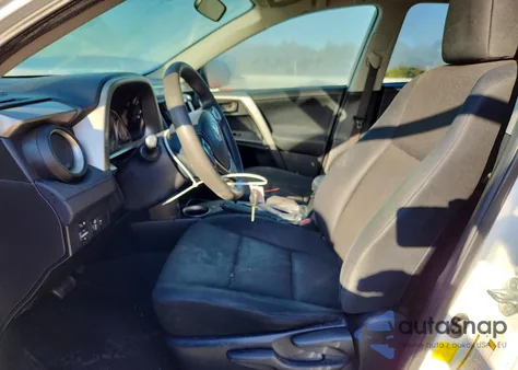 2015 Toyota Rav4 Le z USA, uszkodzony, nr VIN JTMZFREV3FD079857